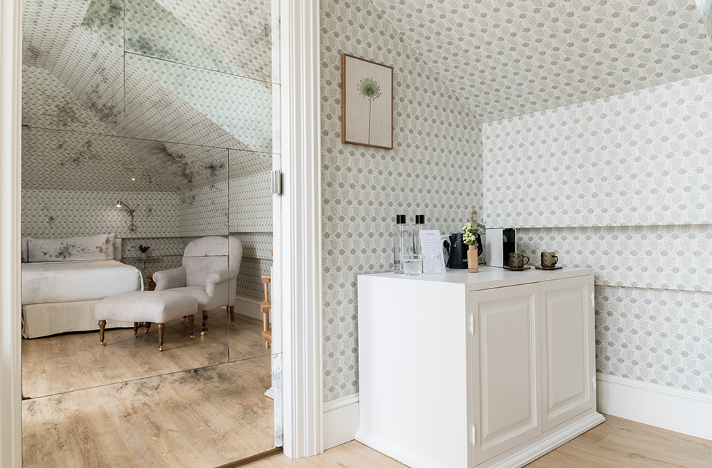 Dlx Attic Detalle